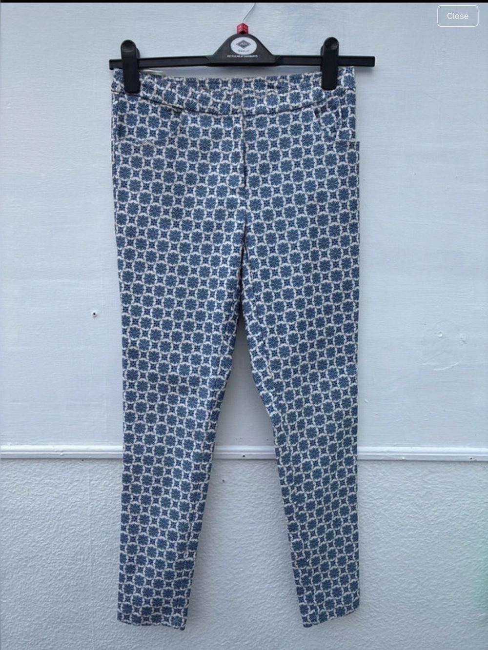 4 for $20
New Look Blue White Patterned Slim Pants